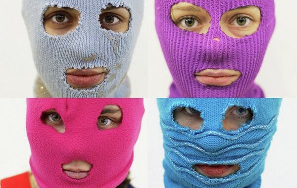 Кадр из российско-британского фильма Pussy Riot - A Punk Prayer (Pussy Riot - панк-молебен) Кадр из российско-британского фильма Pussy Riot - A Punk Prayer (Pussy Riot - панк-молебен)