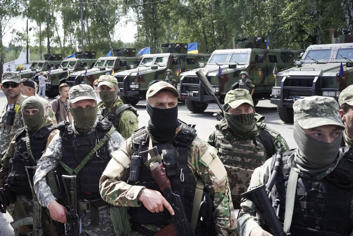 Украинские солдаты получают правительственной награды за участие в боевых действиях на востоке страны