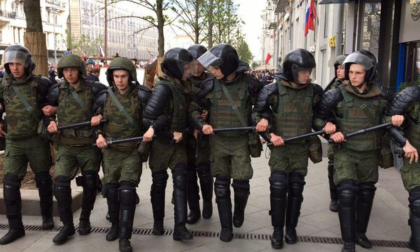 Во время акции на Тверской улице в Москве. 12 июня 2017 Во время акции на Тверской улице в Москве. 12 июня 2017
