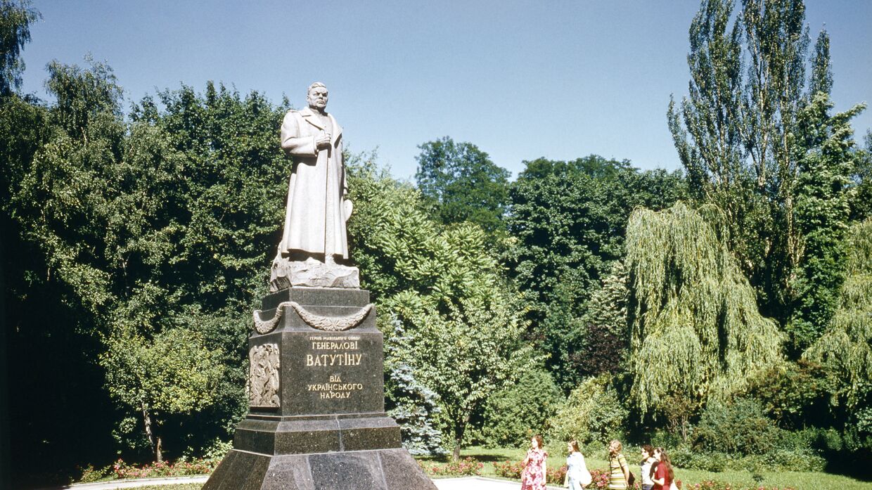 Памятник генералу Николаю Федоровичу Ватутину в Киеве, Украина