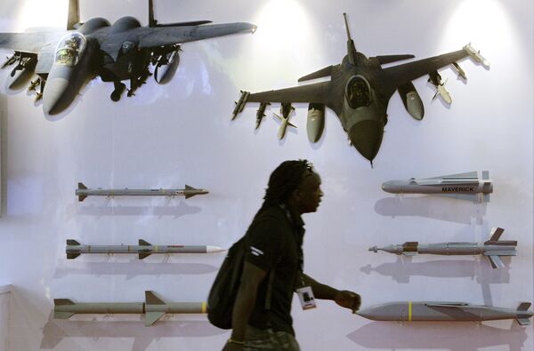 Стенд компании Raytheon на оружейной выставке в Сингапуре Стенд компании Raytheon на оружейной выставке в Сингапуре
