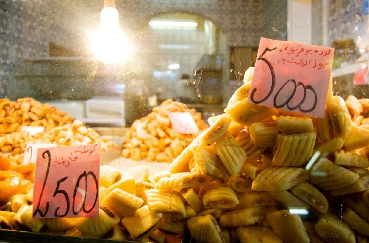 Традиционные сладости в однм из магазинов в Тунисе
