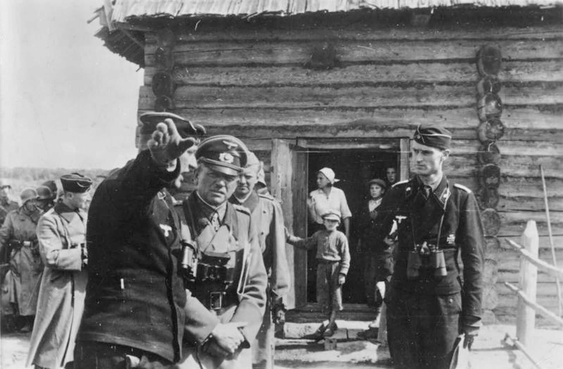 Немецкий генерал Гудериан Гейнц инспектирует командный пункт танкового полка на территории СССР, август 1941 года - ИноСМИ, 1920, 22.06.2021