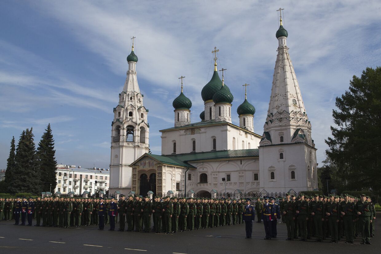 Приведение к военной присяге первокурсников военных училищ в городах России