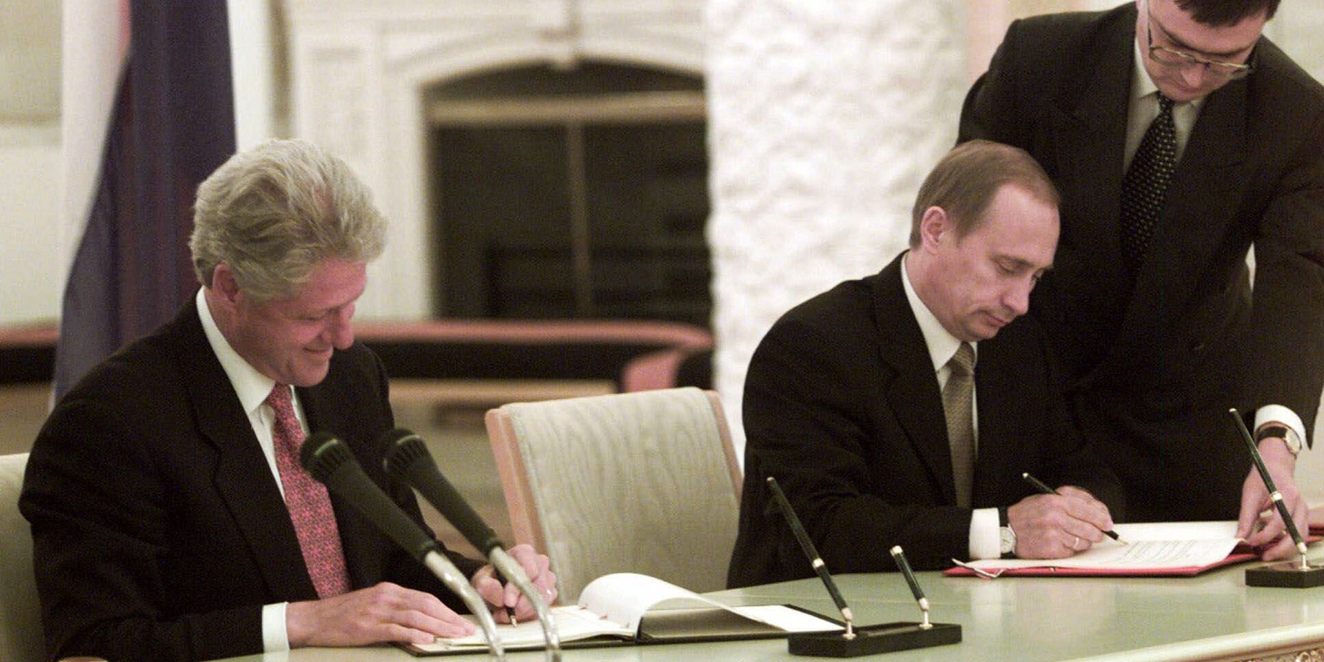 Президент США Билл Клинтон и президент Российской Федерации Владимир Путин. 4 июня 2000 года - ИноСМИ, 1920, 14.05.2025