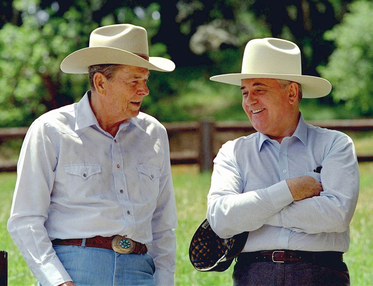Президент США Рональд Рейган и Генеральный секретарь ЦК КПСС Михаил Горбачев