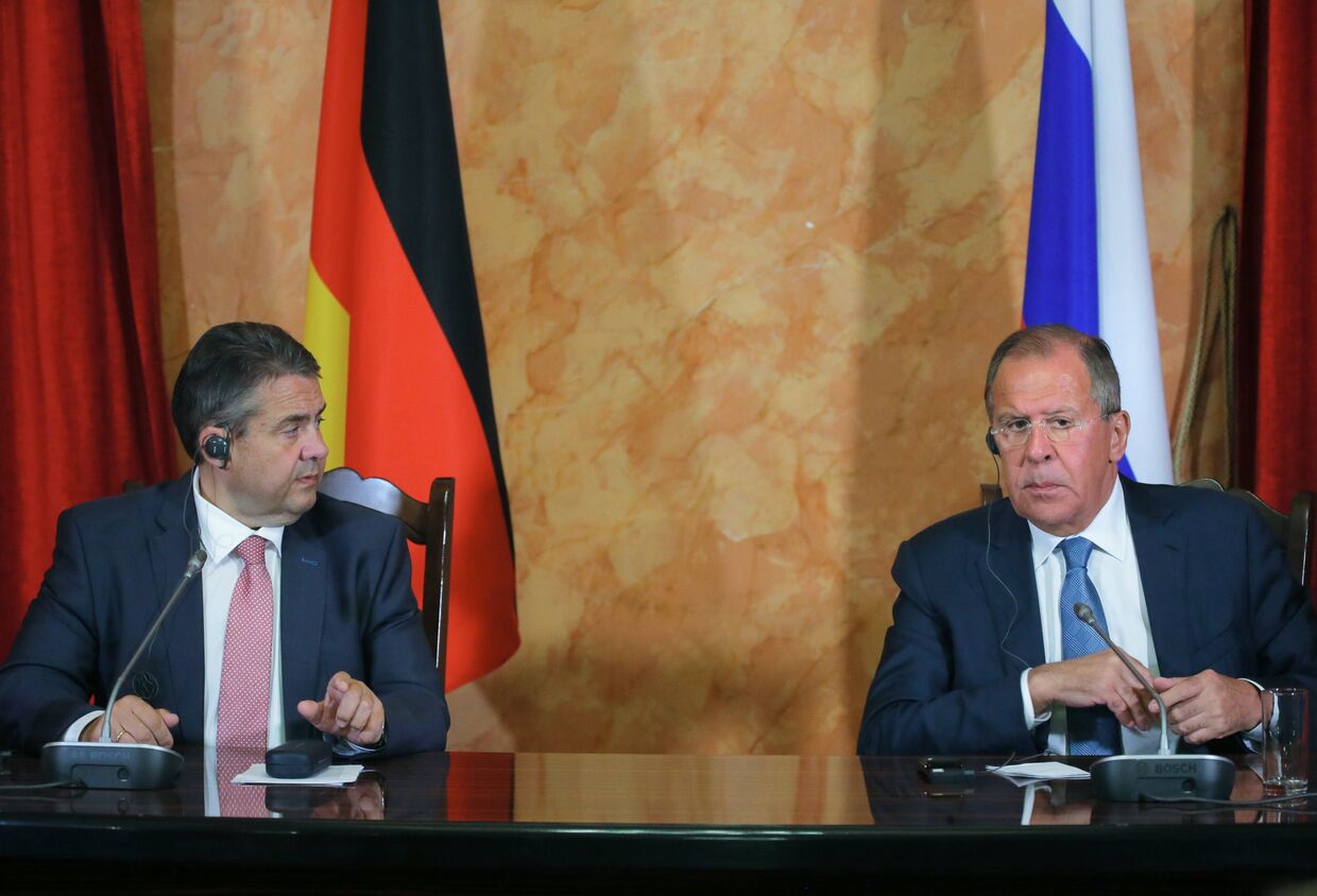 Министр иностранных дел РФ Сергей Лавров и министр иностранных дел Германии Зигмар Габриэль на пресс-конференции в Краснодаре. 28 июня 2017