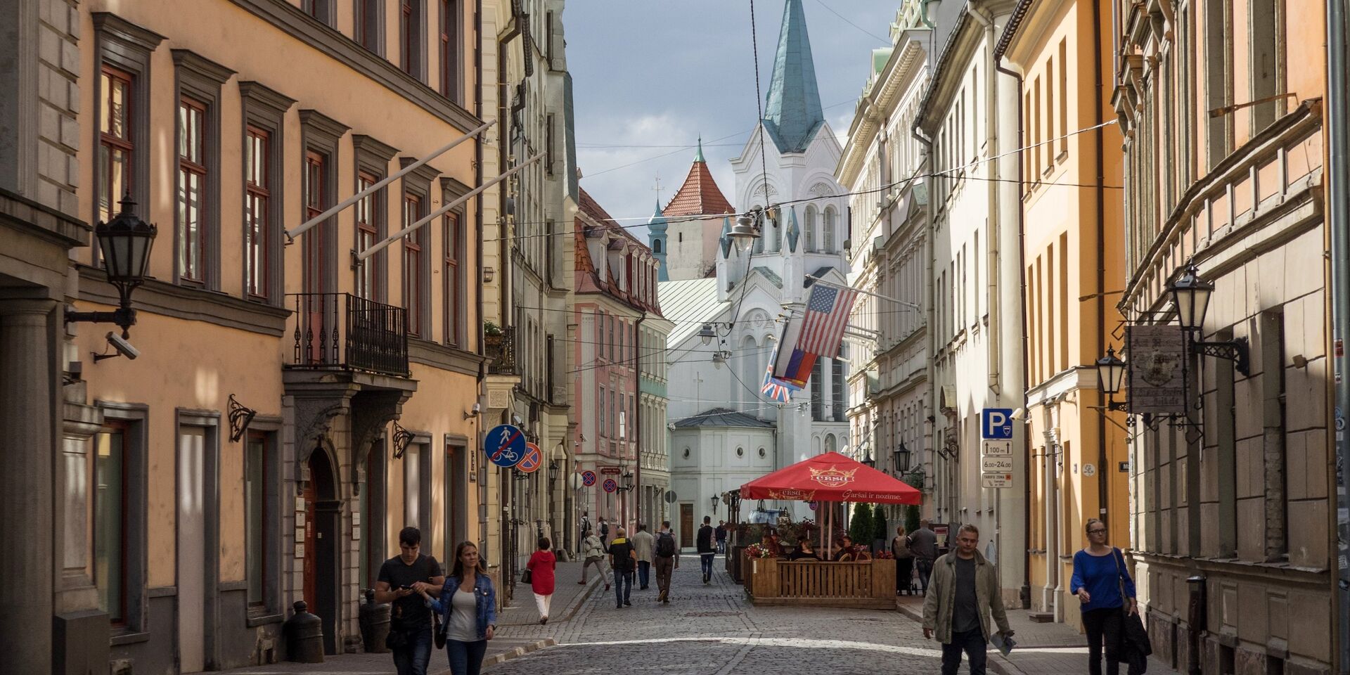 Улица Пилс и Церковь Скорбящей Богоматери в Риге, Латвия - ИноСМИ, 1920, 25.08.2025