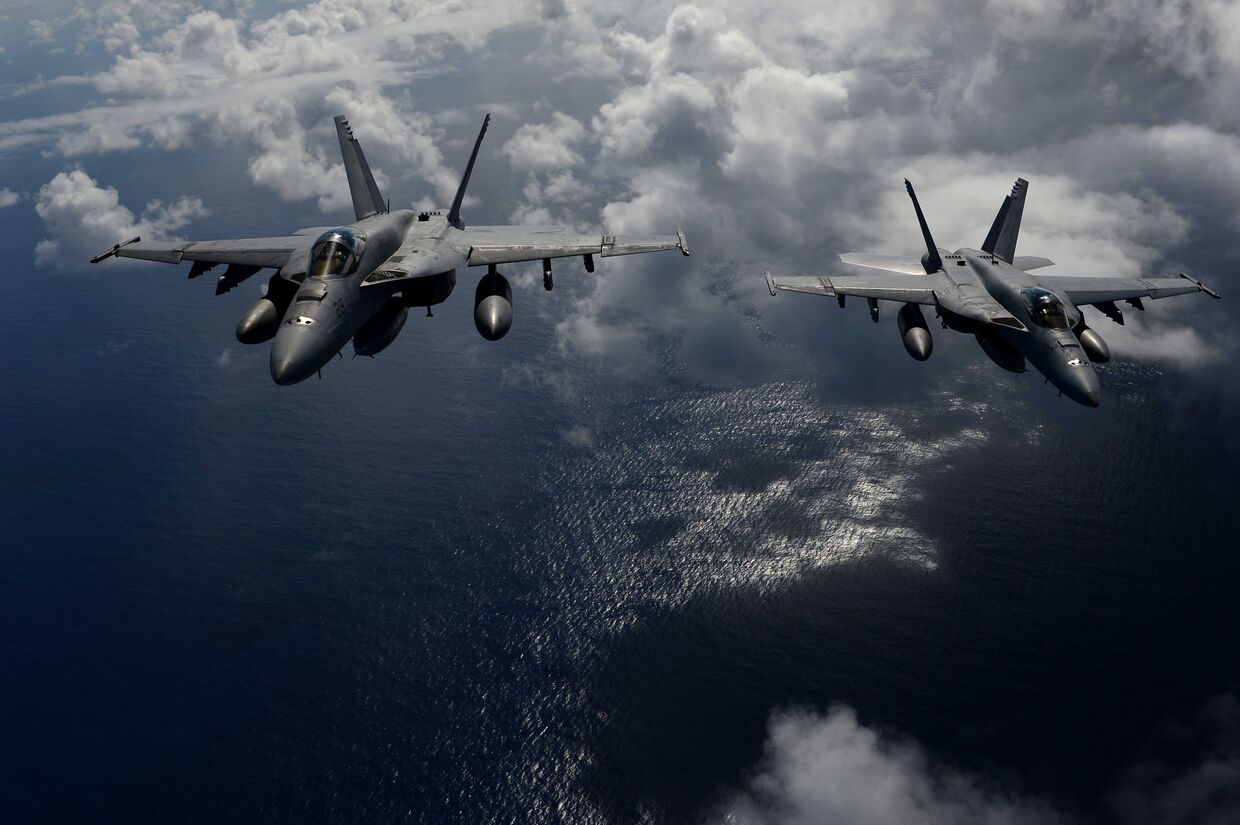 Истребители ВМС США F/A-18