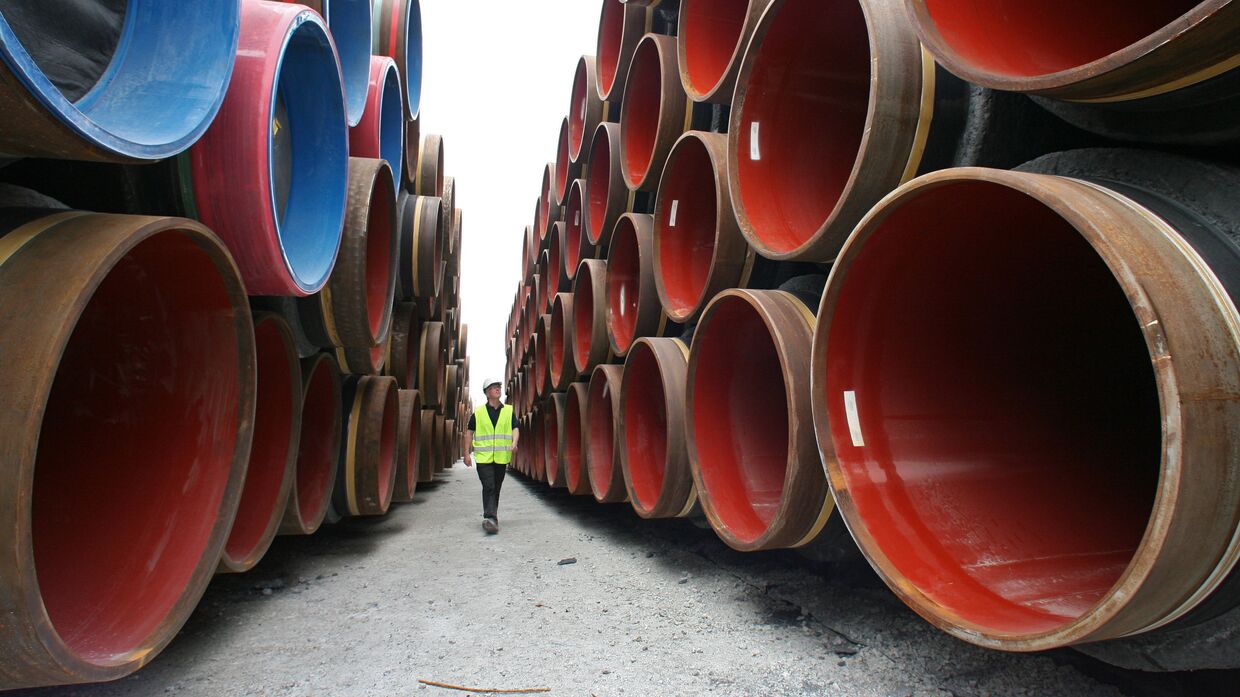 Подготовка к прокладке труб газопровода по дну Балтийского моря в рамках реализации проекта Северный поток в порту Висбю на острове Готланд