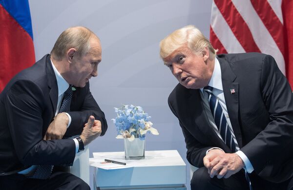 Президент РФ Владимир Путин и президент США Дональд Трамп на саммите G20 Президент РФ Владимир Путин и президент США Дональд Трамп на саммите G20