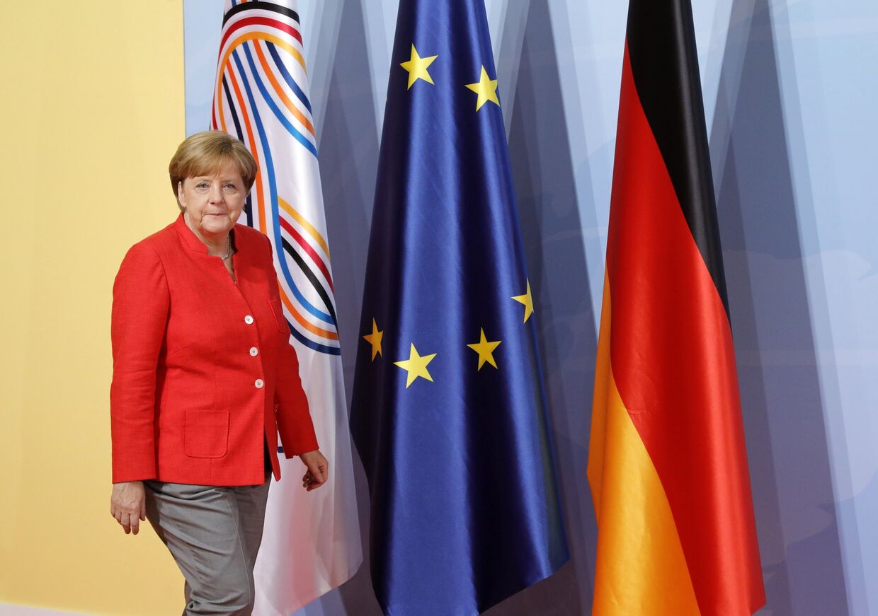 Канцлер Германии Ангела Меркель на церемонии официальной встречи глав делегаций государств-участников Группы двадцати G20. 7 июля 2017