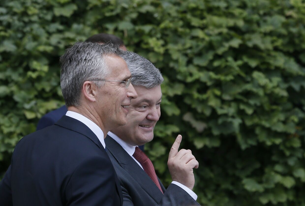 Генеральный секретарь НАТО Йенс Столтенберг и президент Украины Петр Порошенко