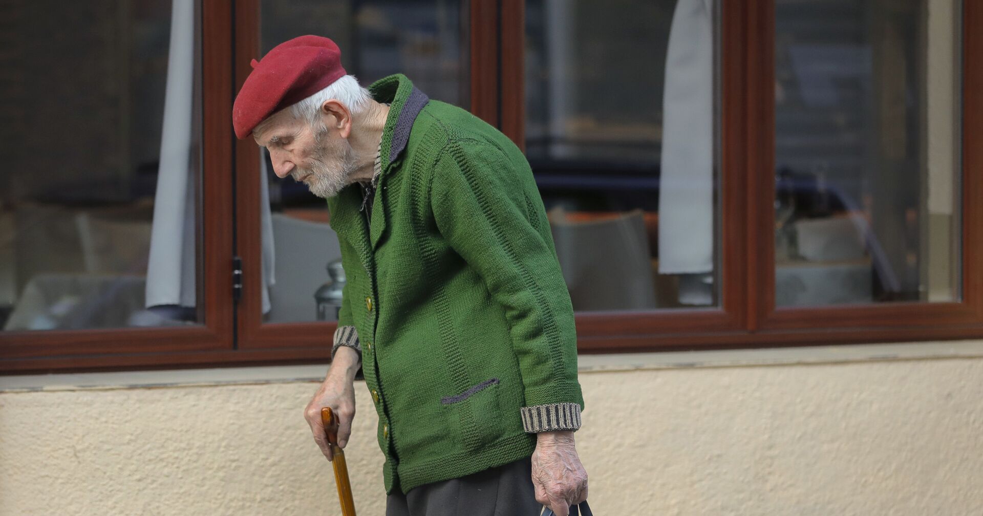 Пожилой мужчина в Софии, Болгария - ИноСМИ, 1920, 12.11.2020
