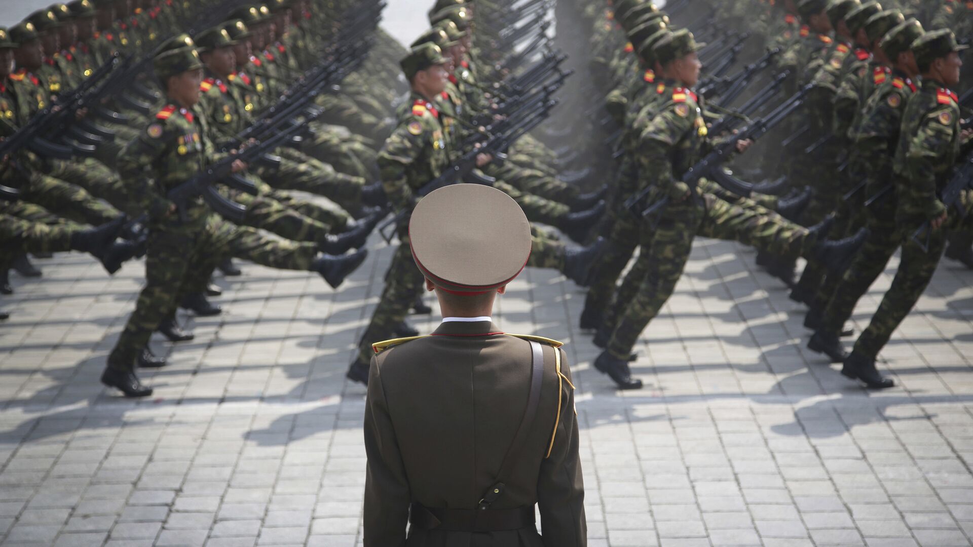 Парад на площади Ким Ир Сена в Пхеньяне - ИноСМИ, 1920, 01.05.2022