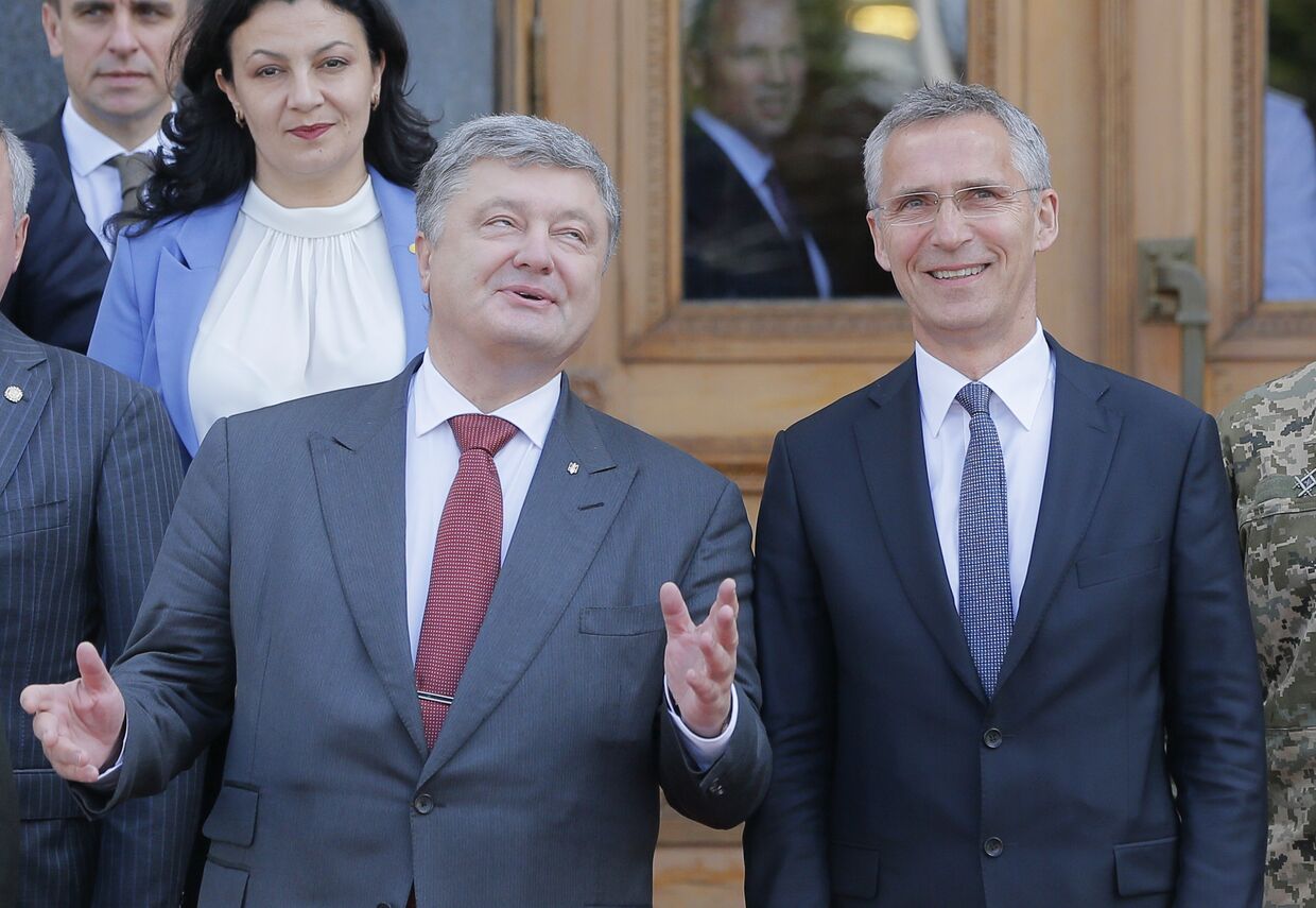 Генеральный секретарь НАТО Йенс Столтенберг и президент Украины Петр Порошенко