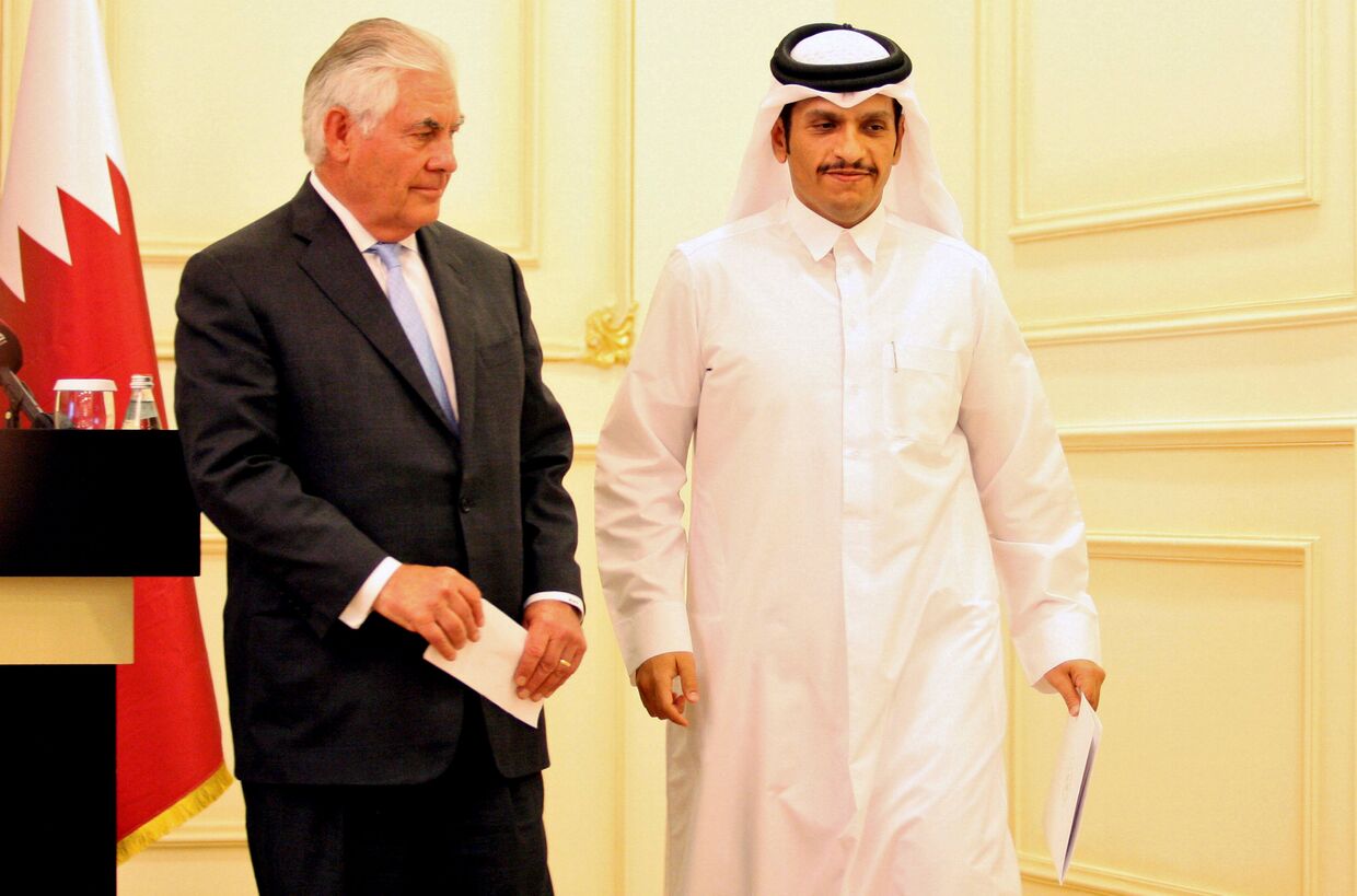Министр иностранных дел Катара шейх Тамим бен Хамад аль-Тани и госсекретарь США Рекс Тиллерсон