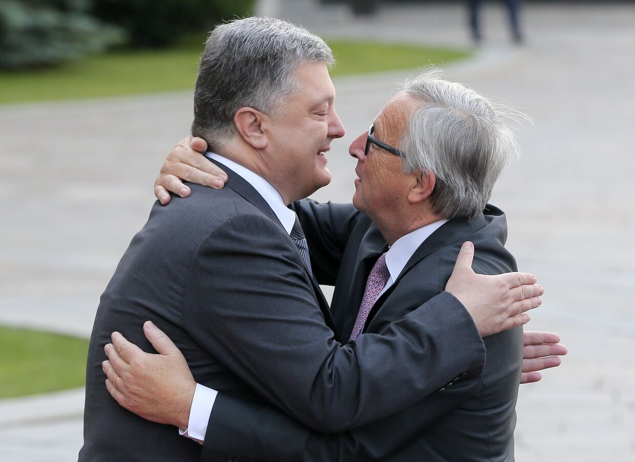 Президент Украины Петр Порошенко и председатель Европейской Комиссии Жан-Клод Юнкер