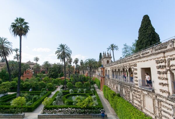 Сады Алькасара и дворец в Севилье, Испания