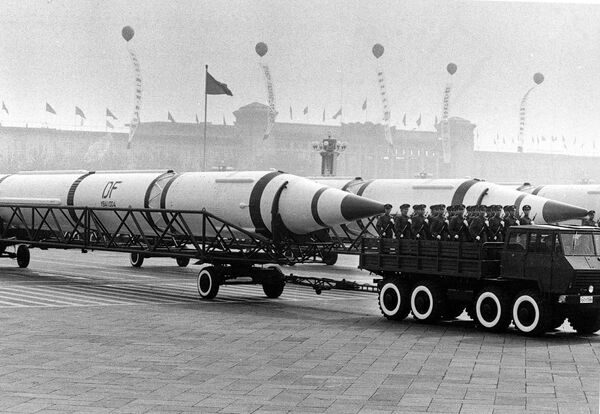 Стратегические ракеты CSS-3 во время парада на площади Тяньаньмэнь в Пекине, 1984 год Стратегические ракеты CSS-3 во время парада на площади Тяньаньмэнь в Пекине, 1984 год