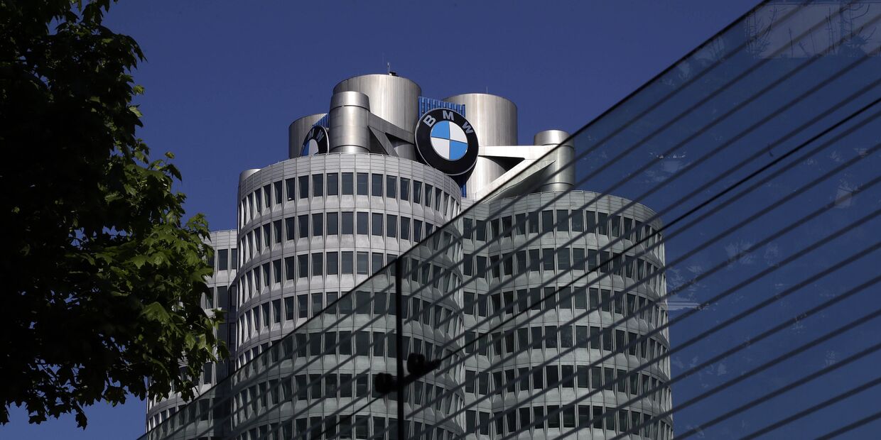 Штаб-квартира немецкого производителя автомобилей BMW в Мюнхене Штаб-квартира немецкого производителя автомобилей BMW в Мюнхене