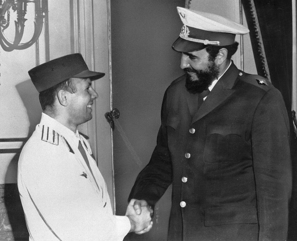 Юрий Гагарин и Фидель Кастро во время празднеств Гаване