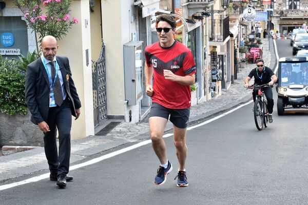 Премьер-министр Канады Джастин Трюдо на пробежке в городе Таормина
