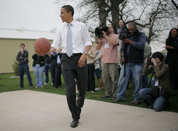 Барак Обама увлекается баскетболом с детства