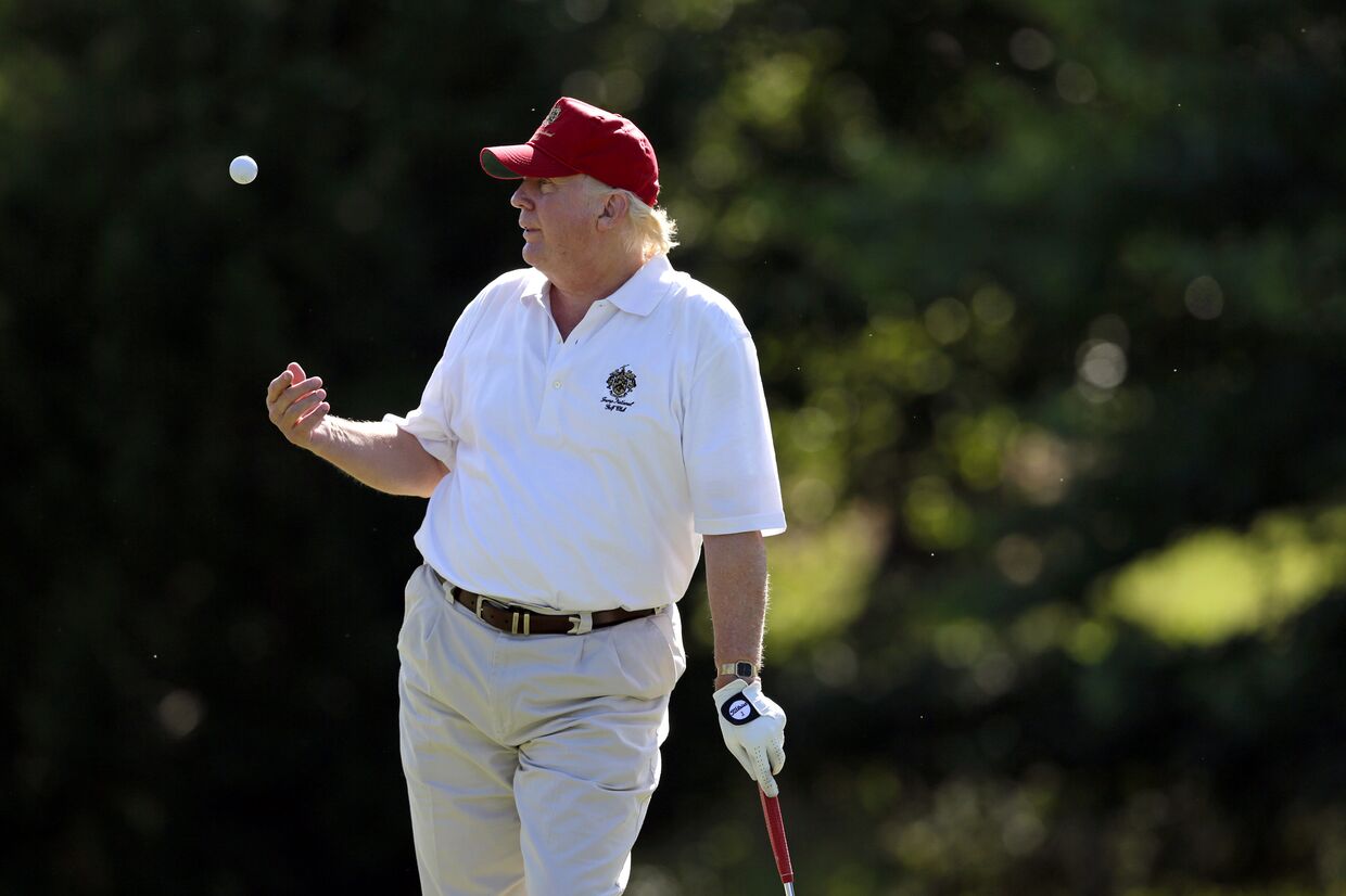 Президент США Дональд Трамп в гольф-клубе