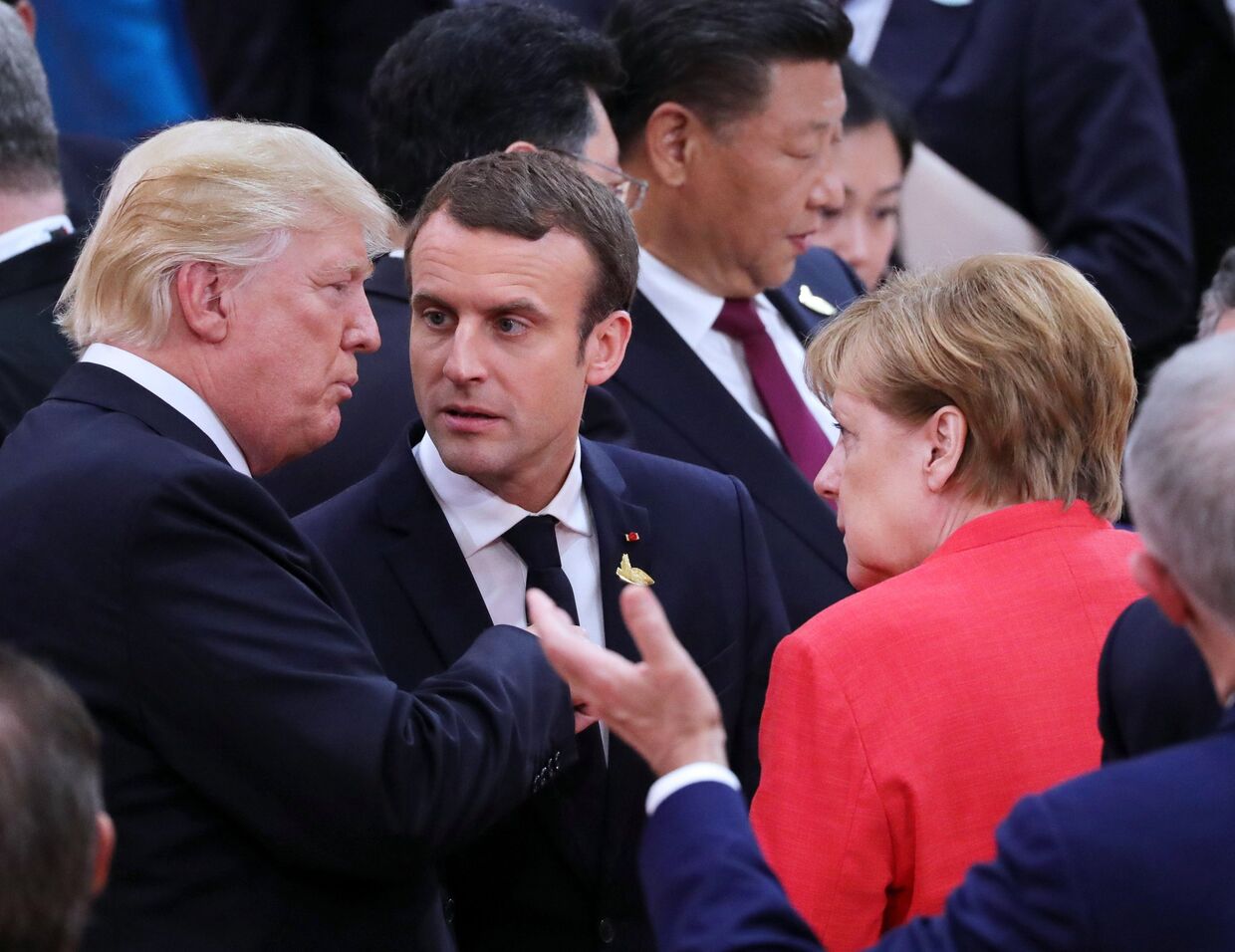 Президент США Дональд Трамп, президент Франции Эммануэль Макрон и федеральный канцлер Германии Ангела Меркель на саммите G20 в Гамбурге