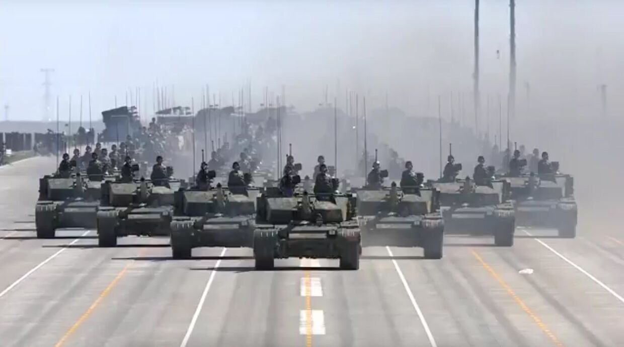 Китай демонстрирует военную мощь