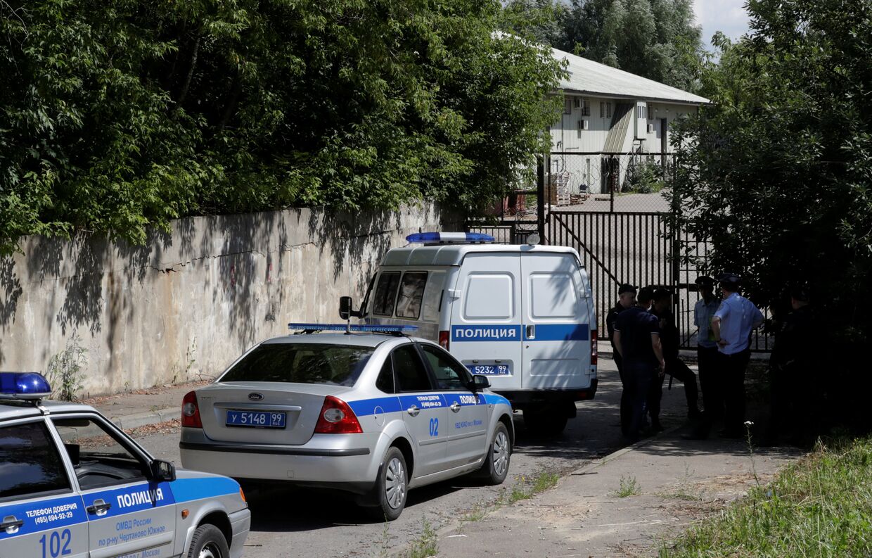 Полиция блокирует въезд в складские помещения посольства США в Москве