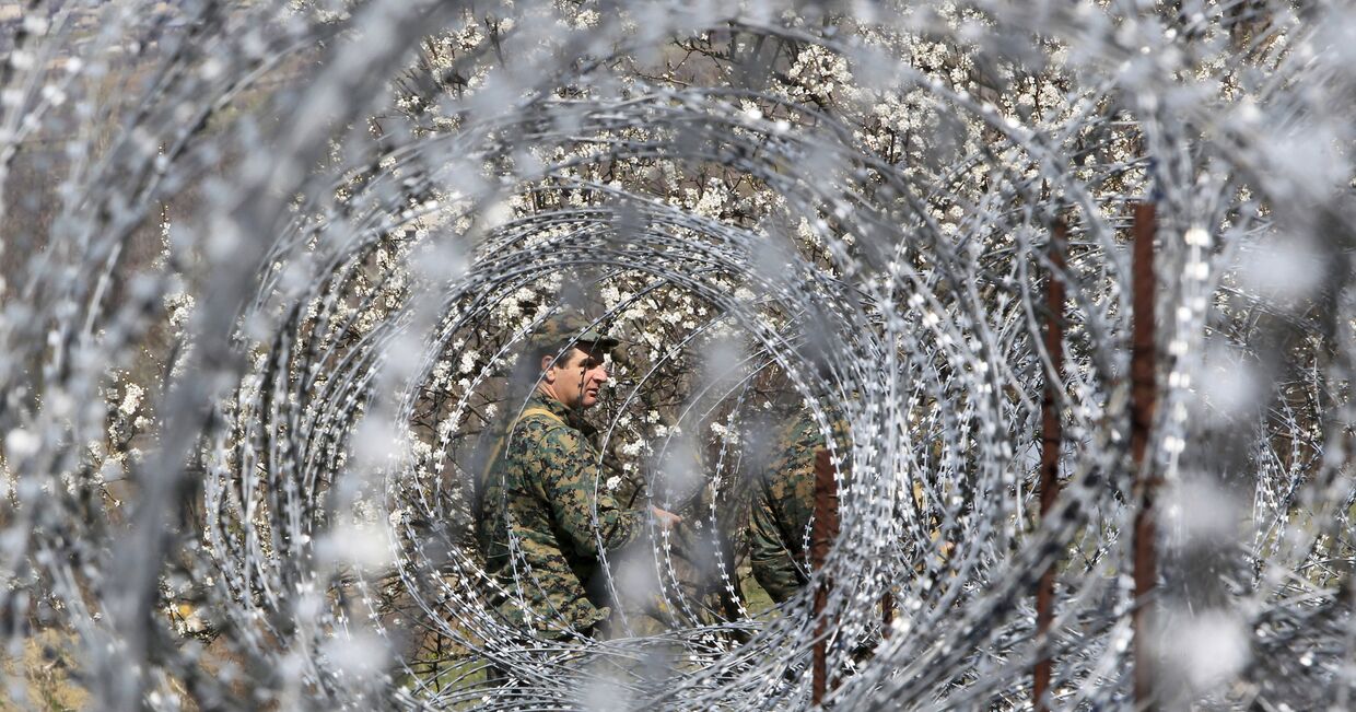 Грузинские пограничники патрулируют границу с Южной Осетией в районе села Хурвалети