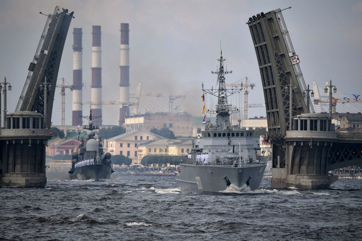 Во время главного военно-морского парада в честь Дня Военно-Морского Флота России в Санкт-Петербурге. 30 июля 2017