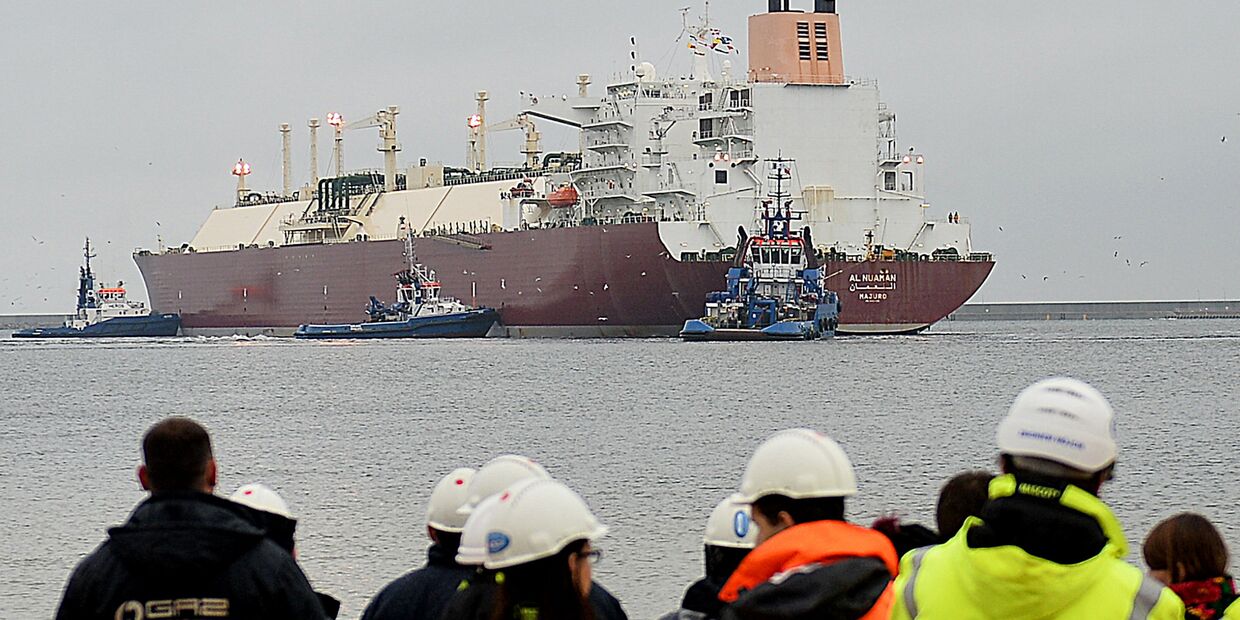 Танкер со сжиженным газом в порту Свиноуйсьце, Польша