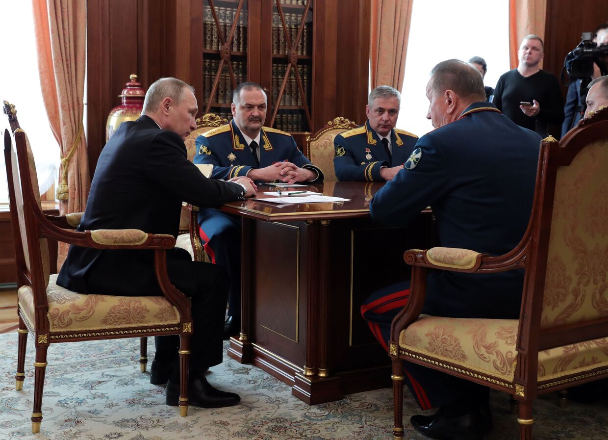 Президент РФ Владимир Путин во время совещания с руководством Росгвардии. 27 марта 2017