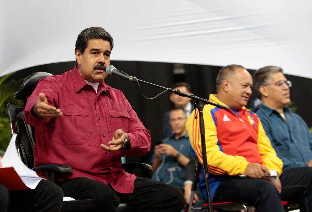 Президент Венесуэлы Николас Мадуро на встрече с членами Учеридительного собрания в Каракасе. 2 августа 2017