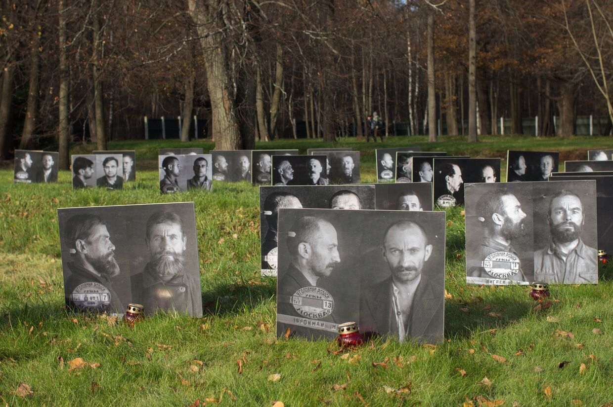 Акция, посвященная Дню памяти жертв политических репрессий, на Бутовском полигоне в Москве. Архивное фото