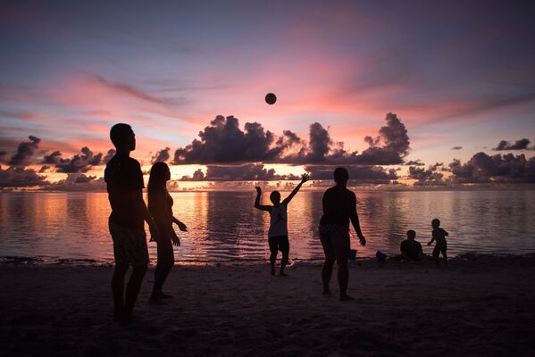 Волейбол на пляже.