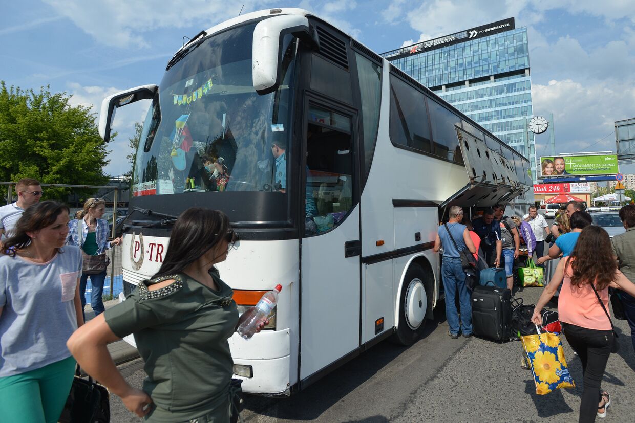 Автобус Черновцы - Варшава на Западном автовокзале польской столицы. С 11 мая украинские граждане могут без виз путешествовать в страны Шенгенской зоны