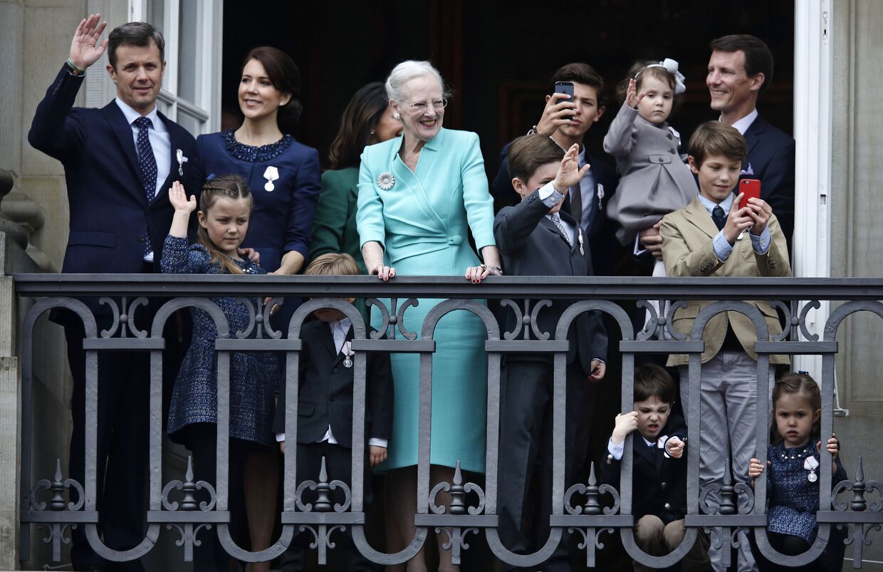 Королева Дании Маргрете II и члены королевской семьи
