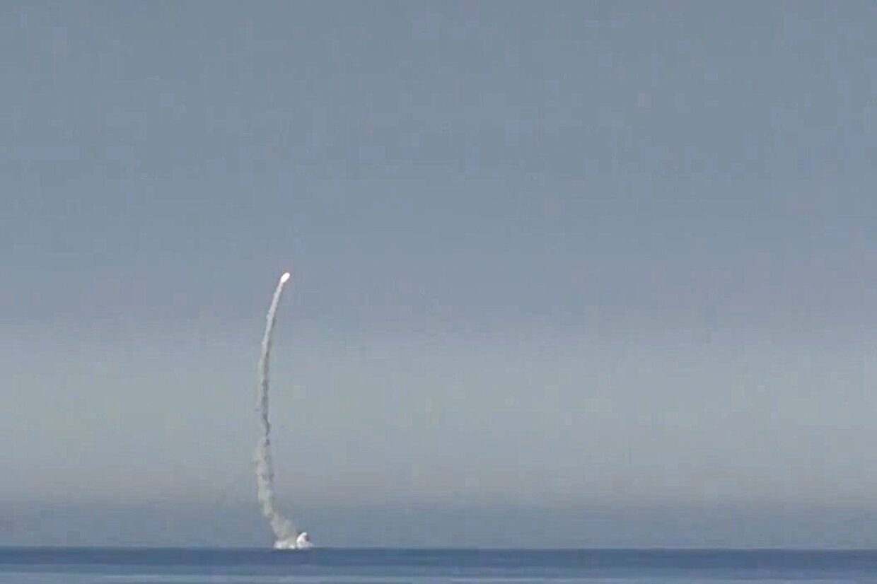 Пуск крылатой ракеты Калибр с атомной подводной лодки Северного флота Северодвинск. 18 августа 2017