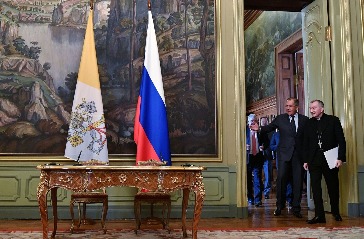 Сергей Лавров и государственный секретарь Ватикана Пьетро Паролин во время встречи в Москве. 22 августа 2017