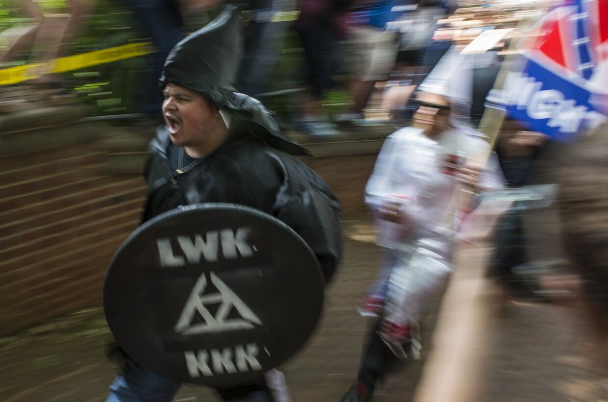Активисты Ку-клукс-клана во время митинга в Шарлоттсвилле
