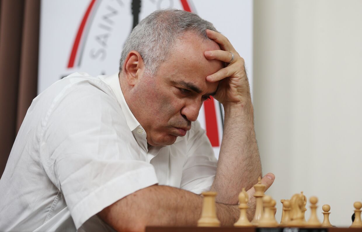 Российский гроссмейстер Гарри Каспаров на турнире в американском Сент-Луисе.