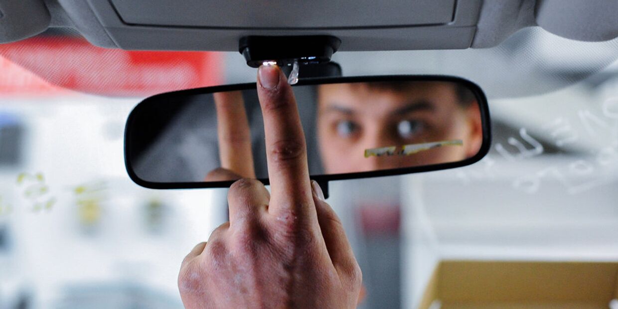 Установка системы ЭРА-ГЛОНАСС на автомобильном заводе во Владивостоке Установка системы ЭРА-ГЛОНАСС на автомобильном заводе во Владивостоке