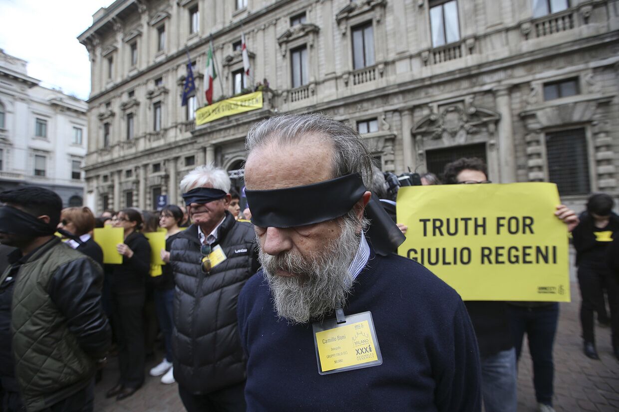 кция активистов организации «Международная амнистия» за правду о гибели итальянского студента Гвидо Регени в Милане