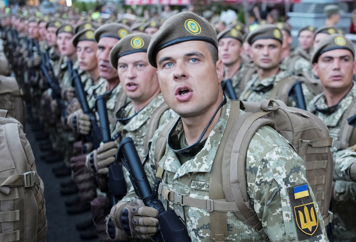 Украинские военнослужащие во время репетиции военного парада в честь Дня независимости