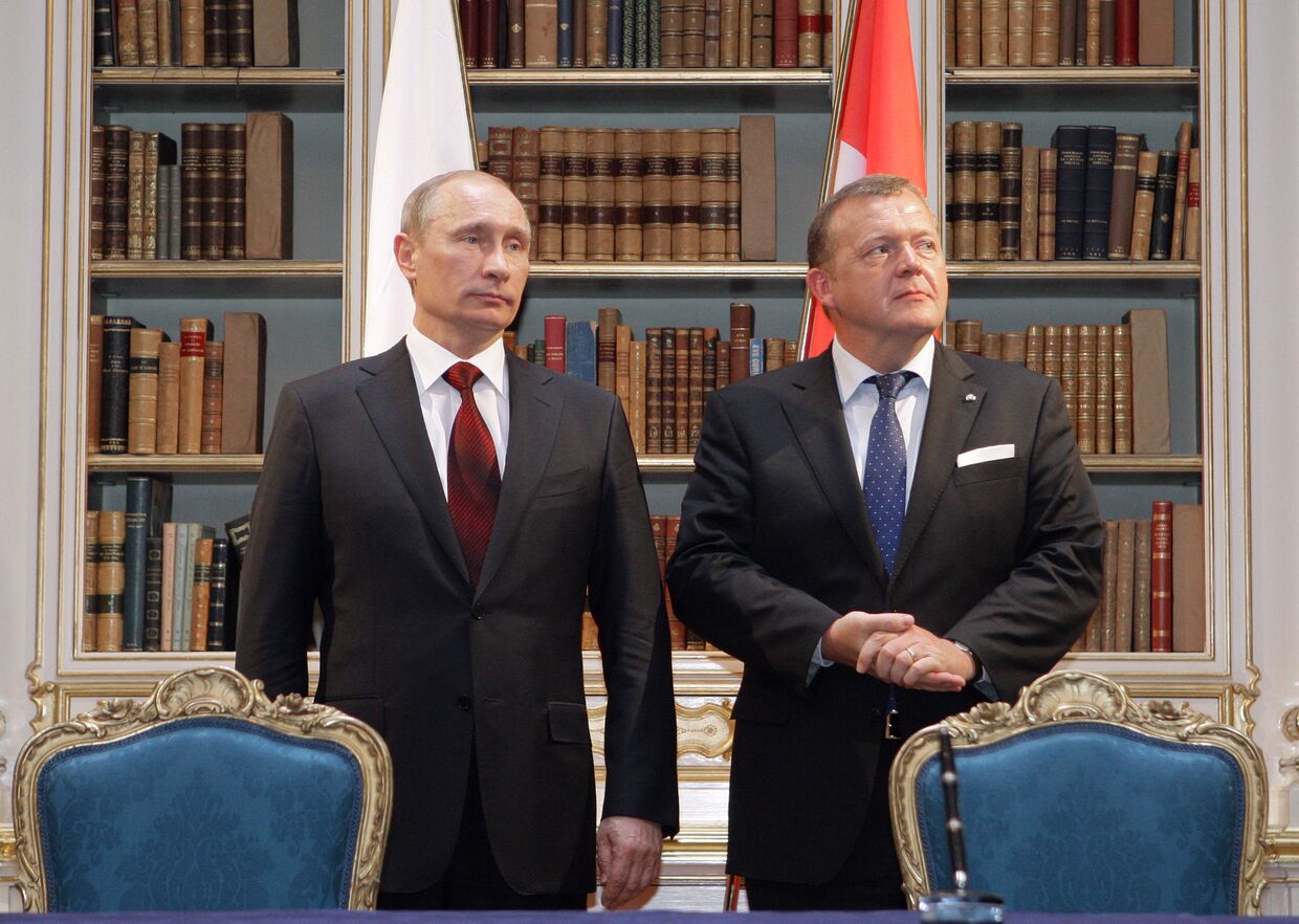 Премьер-министр России Владимир Путин и премьер-министр Дании Ларс Лёкке Расмуссен во всемя переговоров в Копенгагене