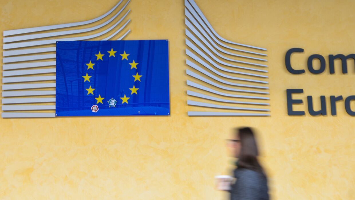 Логотип Евросоюза на здании штаб-квартиры Европейского парламента в Брюсселе